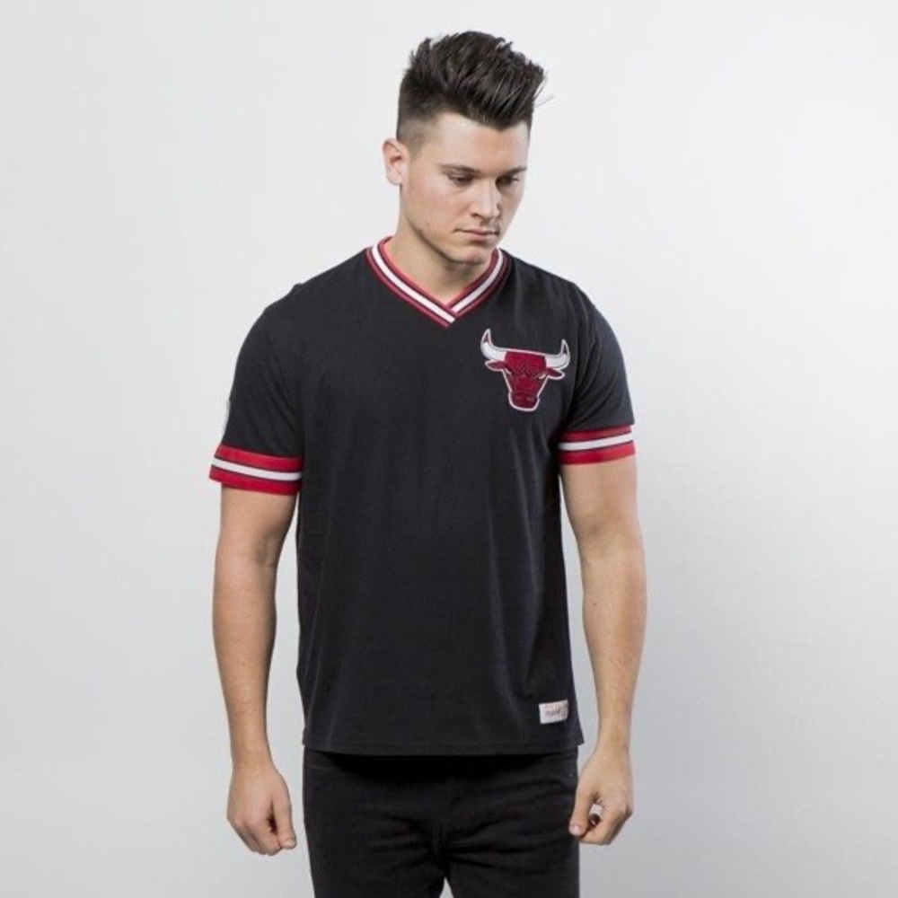 Mitchell and Ness v-neck Overtime Win Vintage Tee Chicago Bulls  Black Size XXL